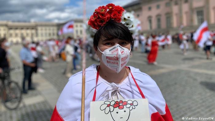 Малолюдно и тихо прошла в Берлине акция по случаю годовщины белорусского протеста