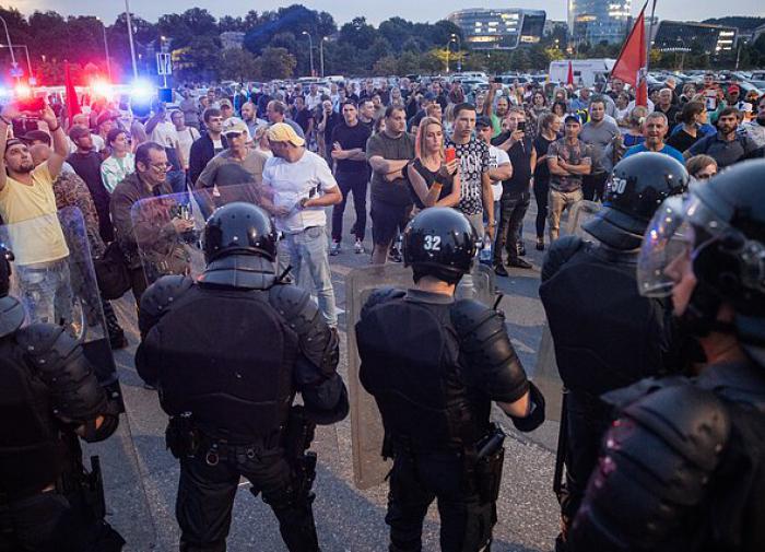 В Вильнюсе охотно поддерживают митинги в России и Белоруссии, а у себя протестующих разогнали газом и дубинками