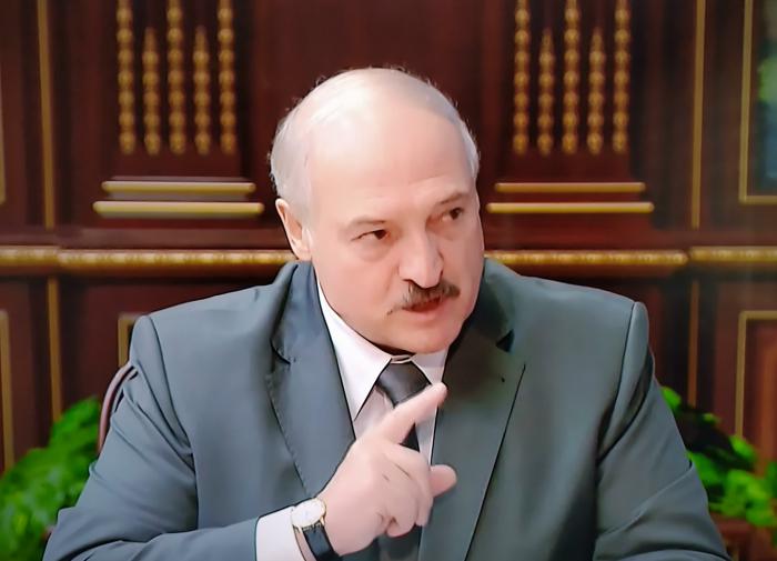 Лукашенко: РФ поставит Белоруссии самолёты,  вертолёты, средства ПВО и, возможно, С-400