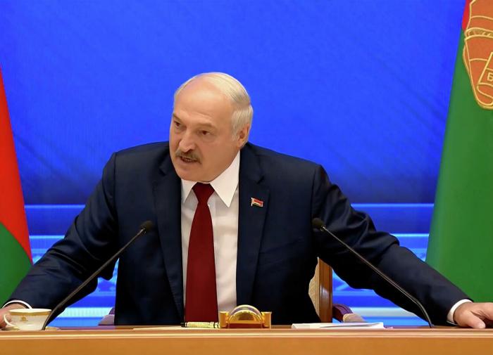 "Сядут, и надолго": Лукашенко пообещал незавидную участь вредителям Белоруссии