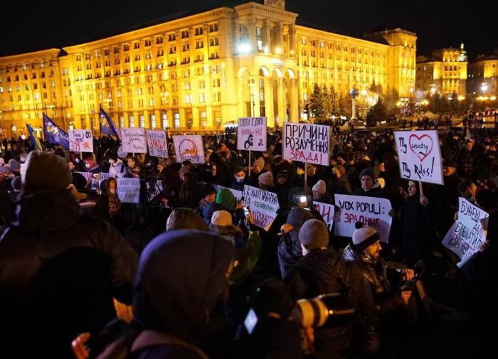 Не госпереворот, а контрольное предупреждение - протест в Киеве