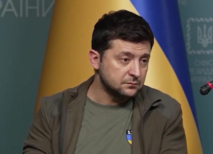 Зеленский заявил, что всему миру наплевать на Украину