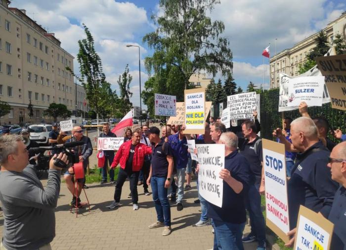 Поляки всё ещё готовы помогать украинским беженцам, но не долго — Myśl Polska