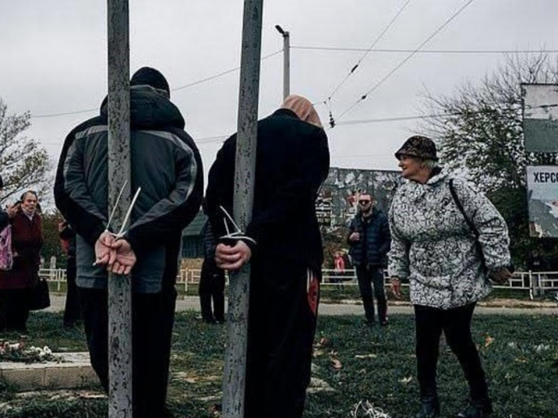 В Красном Кресте назвали бесчеловечным привязывание людей к столбам в Херсоне ВСУшниками