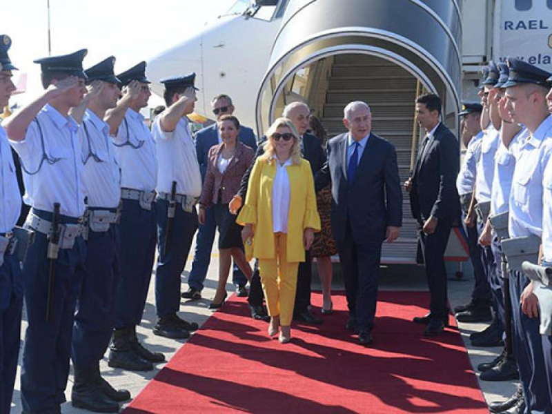 Жену премьер-министра Израиля заблокировали в салоне красоты протестующие