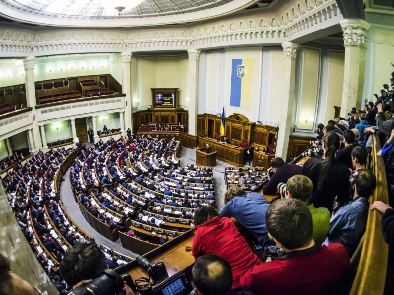 Весьма условные, но под ширмой демократии: политолог о предстоящих выборах в Раду