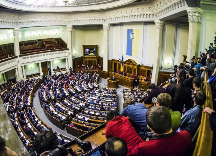 Весьма условные, но под ширмой демократии: политолог о предстоящих выборах в Раду