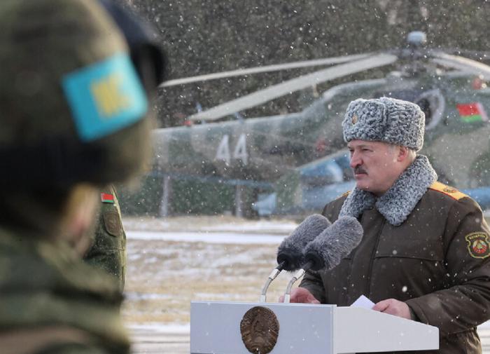 О планах Польши свергнуть Лукашенко путём вооружённого переворота в Белоруссии рассказал польский генерал