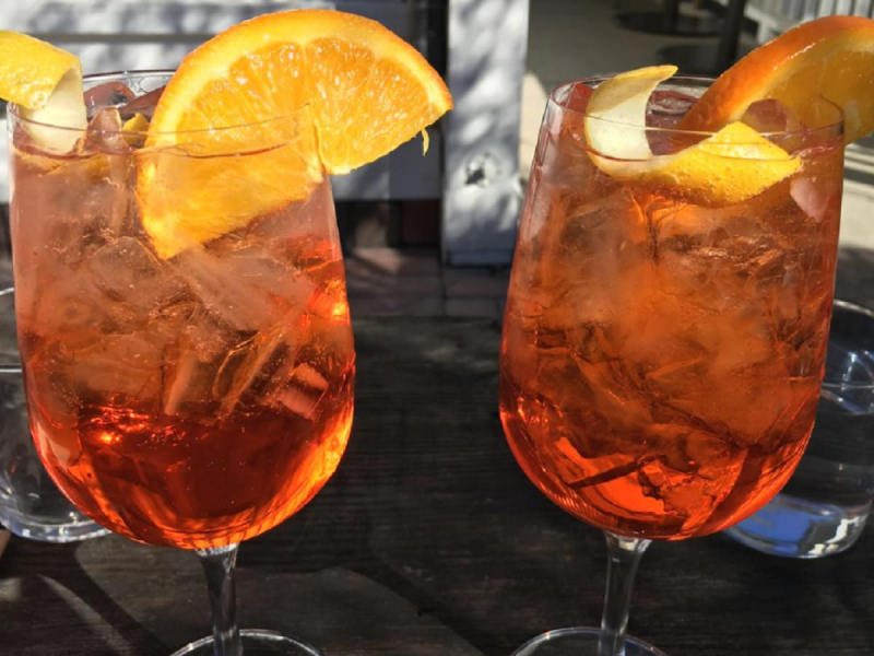 На Украине призвали бойкотировать коктейль Aperol Spritz — WP