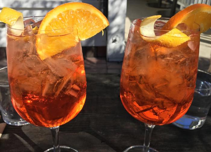 На Украине призвали бойкотировать коктейль Aperol Spritz — WP