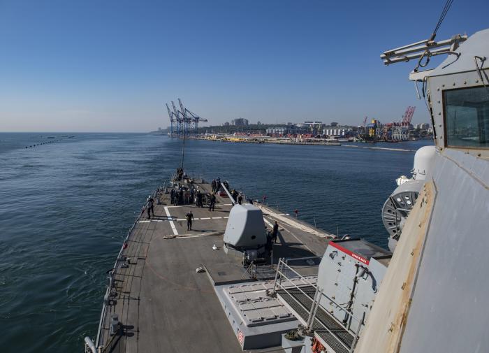 Балкер, перевозивший зерно из Одессы, подорвался в Чёрном море на мине