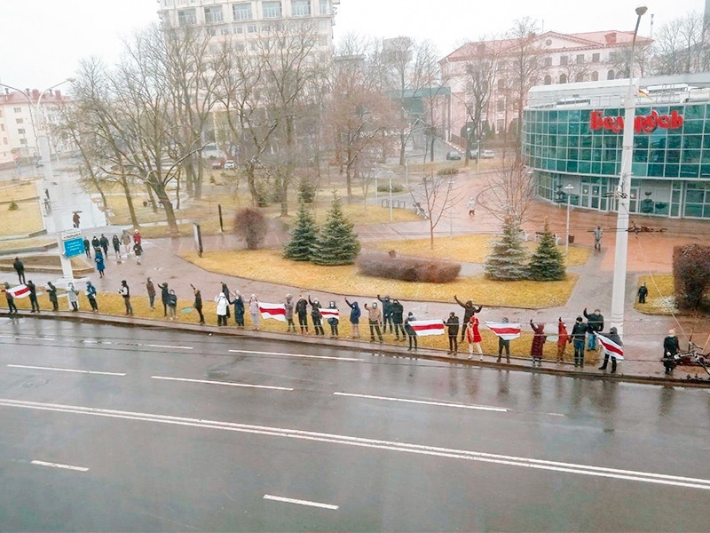 "Левада-центр": россиян все меньше интересуют протесты в Хабаровске и Белоруссии