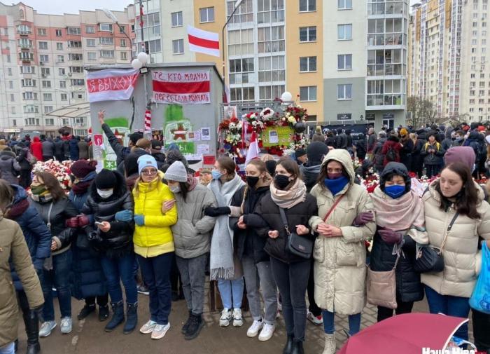 Политолог оценил разницу в отношении западных правозащитников к разгону протестов в ЕС и Минске